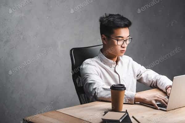 Quels avantages une stratégie SEO localisée offre-t-elle à un cabinet d'avocats spécialisé en droit des affaires?